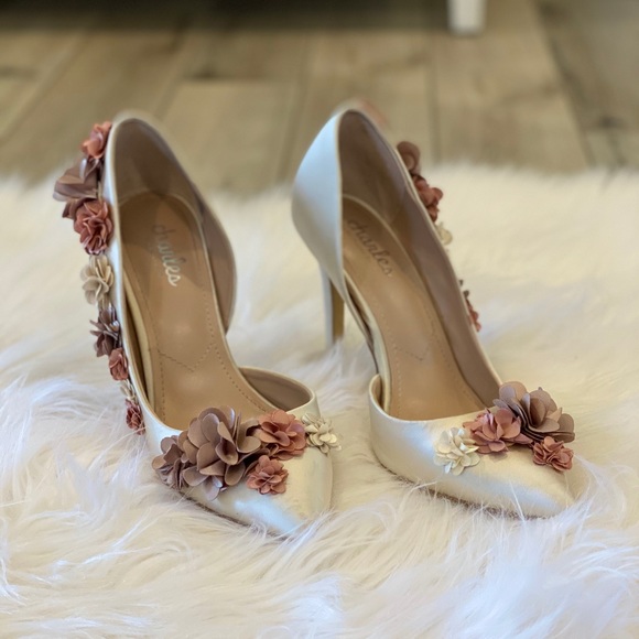 Charles David Shoes - 𝙲𝚑𝚊𝚛𝚕𝚎𝚜 𝙳𝚊𝚟𝚒𝚍 Gorgeous Heels